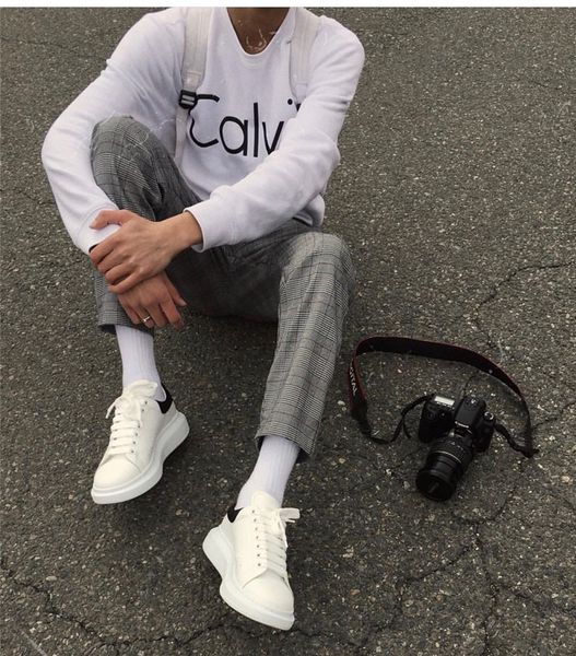 luxury classic retro white shoes casual menshoes luxury sneakers fashion women's shoes wild flat shoes large size 35-45 a4, Black
luxury classic retro white shoes casual menshoes luxury sneakers fashion women's shoes wild flat shoes large size 35-45 a4, Black