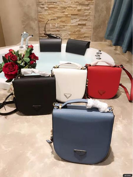 the new 2020 classic genuine leather handbag fashion joker one shoulder bucket bags woman his backpack pack girls women
the new 2020 classic genuine leather handbag fashion joker one shoulder bucket bags woman his backpack pack girls women