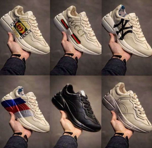 Designers Brand Luxury Rhyton Vintage Shoes Triple S Mens Trainer Sneakers Running Shoes NY Yankees Mouth Web GG Print Sport Boots
Designers Brand Luxury Rhyton Vintage Shoes Triple S Mens Trainer Sneakers Running Shoes NY Yankees Mouth Web GG Print Sport Boots
