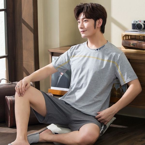 men's short-sleeved shorts pajamas set summer thin round neck hedging korean youth home service, Black;brown
men's short-sleeved shorts pajamas set summer thin round neck hedging korean youth home service, Black;brown
