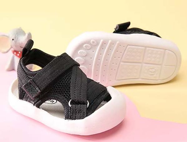 with box woman high-quality slippers brand sandals flat shoe designer shoes slide basketball shoes casual shoes flip flops by p25, Black;red
with box woman high-quality slippers brand sandals flat shoe designer shoes slide basketball shoes casual shoes flip flops by p25, Black;red