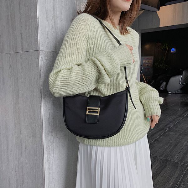 2020 new women's shoulder bag fashion korean version of the personality casual solid color ladies crescent bag
2020 new women's shoulder bag fashion korean version of the personality casual solid color ladies crescent bag