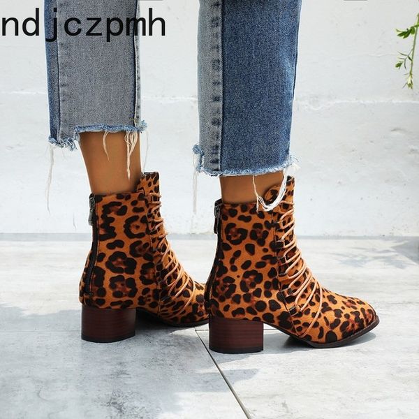 women's boots the new autumn and winter fashion color matching zipper mid heel women's shoes plus size 32-43 4cm high black
women's boots the new autumn and winter fashion color matching zipper mid heel women's shoes plus size 32-43 4cm high black