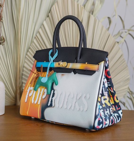 whosale orginal design handmade artical graffiti handbag,30cm,togo skin,fast delivery by dhl or ems
whosale orginal design handmade artical graffiti handbag,30cm,togo skin,fast delivery by dhl or ems