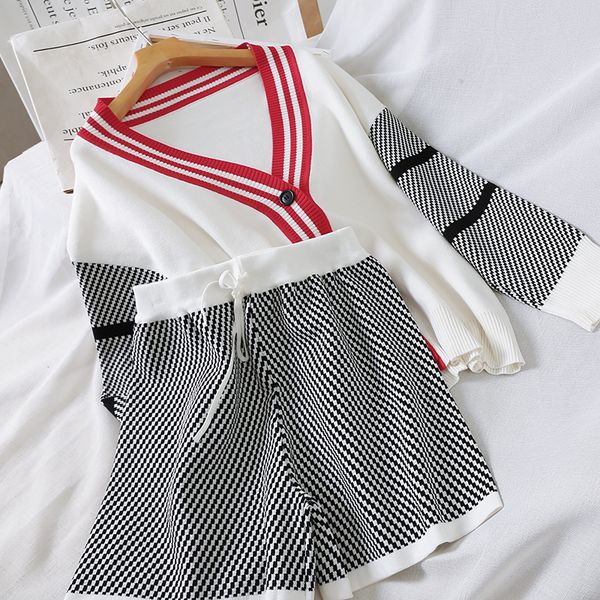 two piece dress 2021 women shorts set long sleeve v-neck striped cardigan and high waist retro short pants casual loose sweater, White
two piece dress 2021 women shorts set long sleeve v-neck striped cardigan and high waist retro short pants casual loose sweater, White