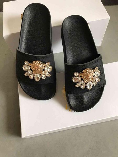 the slippers new summer h-type female fashion flat-bottomed sandals and slippers outdoor tide sandals, Black;red
the slippers new summer h-type female fashion flat-bottomed sandals and slippers outdoor tide sandals, Black;red