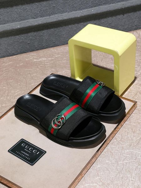 Новый итальянский бренд летние мужские тапочки высокого качества полосатый кожа
Новый итальянский бренд летние мужские тапочки высокого качества полосатый кожа