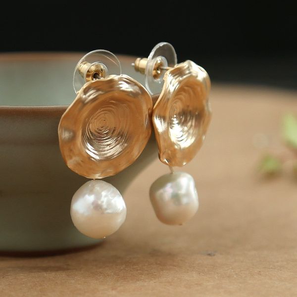 new arrival hyperbole white baroque pearls woman's drop earrings gold plating/ silver copper flower shape earring for bridal
new arrival hyperbole white baroque pearls woman's drop earrings gold plating/ silver copper flower shape earring for bridal