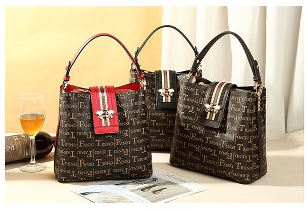 europe and the united states 2020 new trendy cowhide fashion wild handbag shoulder messenger bag wide shoulder strap leather bucket bag
europe and the united states 2020 new trendy cowhide fashion wild handbag shoulder messenger bag wide shoulder strap leather bucket bag