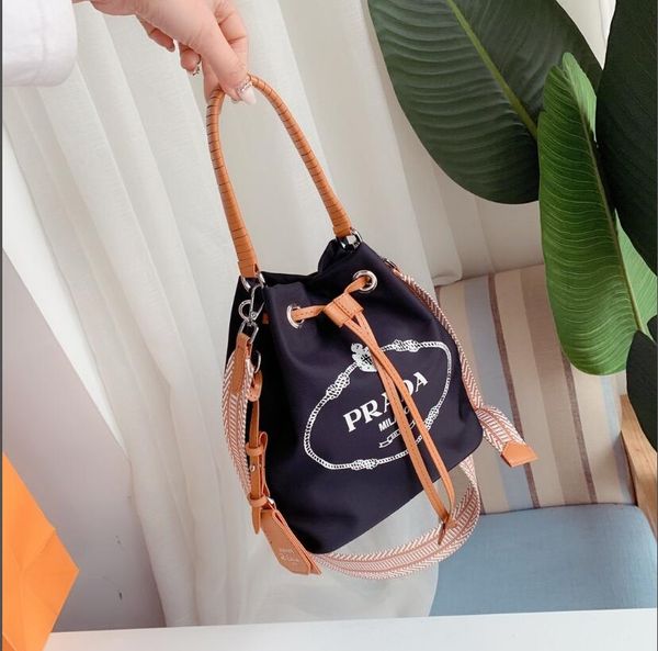 2020 new high-quality ladies handbags women's new classic canvas backpacks wallets ladies shoulder bags backpack business bags
2020 new high-quality ladies handbags women's new classic canvas backpacks wallets ladies shoulder bags backpack business bags
