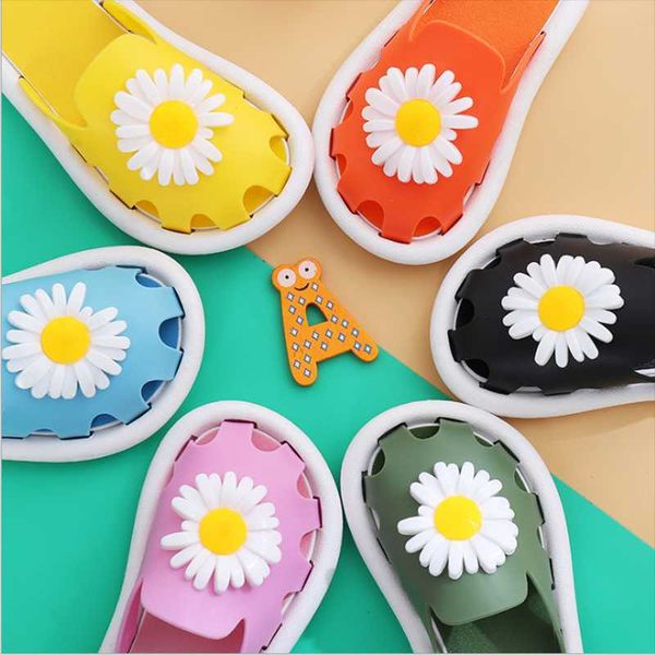 explosion children's chrysanthemum slippers parent-child m odels 2020 summer soft bottom outdoor non-slip flat bottom fashion, Black;red
explosion children's chrysanthemum slippers parent-child m odels 2020 summer soft bottom outdoor non-slip flat bottom fashion, Black;red