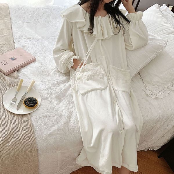 soft warm women's thick velvet robe autumn winter vintage princess embroidery big pocket long sleeve sleepwear plus size, Black;red
soft warm women's thick velvet robe autumn winter vintage princess embroidery big pocket long sleeve sleepwear plus size, Black;red