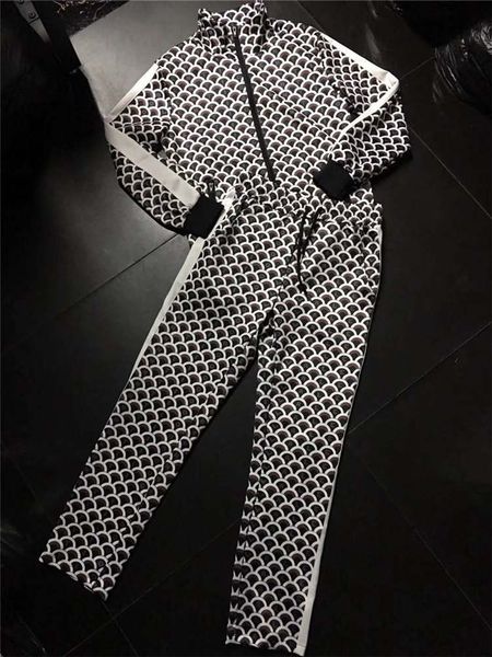 mens designer tracksuit spring autumn brand jackt hoodie sets print spot tracksuit for men fashion style zipper coat suit, Gray
mens designer tracksuit spring autumn brand jackt hoodie sets print spot tracksuit for men fashion style zipper coat suit, Gray