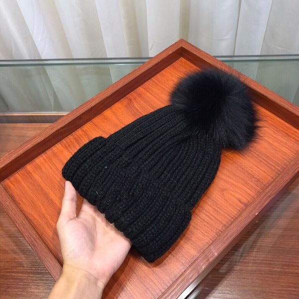 new winter knitted real fur hat women thicken beanies with real raccoon fur pompoms warm girl caps snapback pompon beanie hats, Blue;gray
new winter knitted real fur hat women thicken beanies with real raccoon fur pompoms warm girl caps snapback pompon beanie hats, Blue;gray