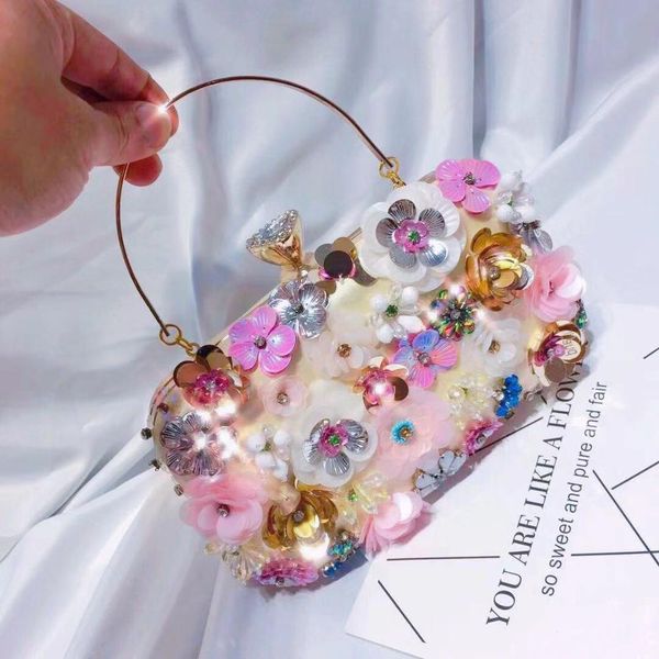 vintage flower dinner clutch 2019 fashion diamond hand graduation dress bag shoulder diagonal chain bag
vintage flower dinner clutch 2019 fashion diamond hand graduation dress bag shoulder diagonal chain bag