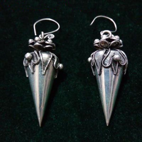 sell new - wholesale >charming pure handicraftsl (snake shape) jewelry miao silver dragon hollow carving earrings a pair
sell new - wholesale >charming pure handicraftsl (snake shape) jewelry miao silver dragon hollow carving earrings a pair