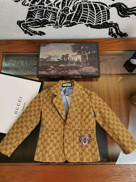 Mo 205 2019 autumn and winter new lapel uit letter hand ome male boy baby jacket jacket hipping
Mo 205 2019 autumn and winter new lapel uit letter hand ome male boy baby jacket jacket hipping