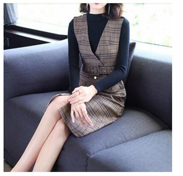 professional long-sleeved knit sweater waistband was thin plaid vest strap dress two-piece suit, White
professional long-sleeved knit sweater waistband was thin plaid vest strap dress two-piece suit, White