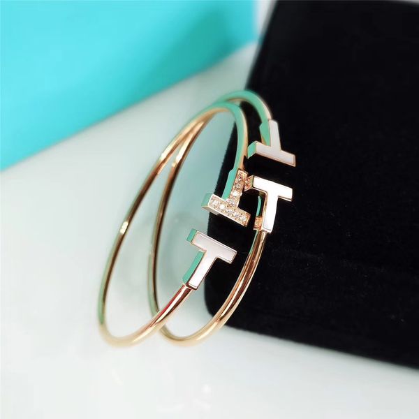 luxury designer's new t bracelet s925 sterling silver plated 18k gold and white fritilin diamond-encrusted women's fashion bracele, Black
luxury designer's new t bracelet s925 sterling silver plated 18k gold and white fritilin diamond-encrusted women's fashion bracele, Black