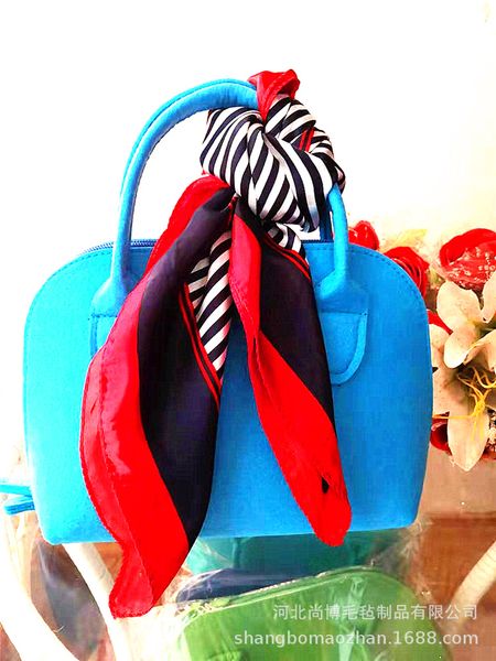 the new fashion handbag felt cosmetic bag storage bag in bag dinner bags customized promotional gifts
the new fashion handbag felt cosmetic bag storage bag in bag dinner bags customized promotional gifts