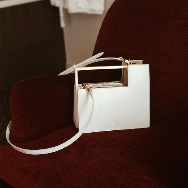 metal handle organ unique design square box bag white smoothe leather shoulder bag for girls
metal handle organ unique design square box bag white smoothe leather shoulder bag for girls