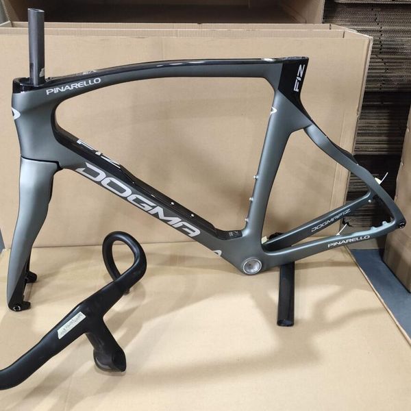 Рама F12 и руль T1100 1K carbon road bike frame with handlebar 2020 new f1213 color frameset more 40 цветов велосипедных рам
Рама F12 и руль T1100 1K carbon road bike frame with handlebar 2020 new f1213 color frameset more 40 цветов велосипедных рам