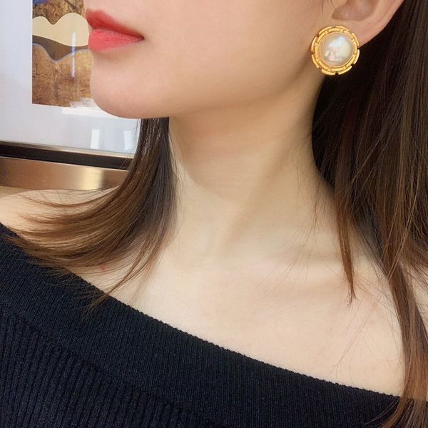 c2141 avant-garde fashion design non perforated personalized flowers imitation pearl ear clip frosted texture earrings party gift, Golden;silver
c2141 avant-garde fashion design non perforated personalized flowers imitation pearl ear clip frosted texture earrings party gift, Golden;silver
