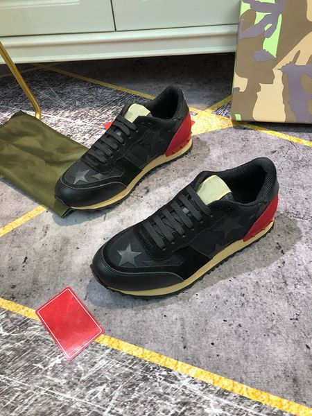 2021 track sandals platform fashion men women mens sneakers slippers pink white black blue slides beach casual shoes thick bottomed sty
2021 track sandals platform fashion men women mens sneakers slippers pink white black blue slides beach casual shoes thick bottomed sty