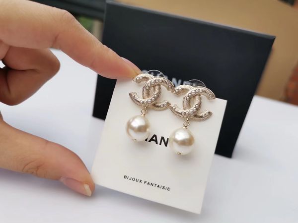 2019 luxury quality drop earring with pearl and logo for women wedding earring fa hion jewlery drop hipping p 5618
2019 luxury quality drop earring with pearl and logo for women wedding earring fa hion jewlery drop hipping p 5618