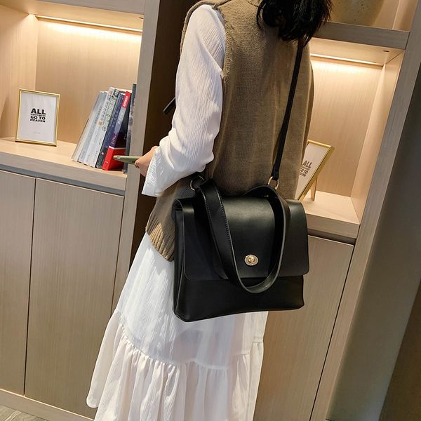 retro women fashion big bag 2018 new quality women pu leather designer purse ladies briefcase shoulder messenger bag #t
retro women fashion big bag 2018 new quality women pu leather designer purse ladies briefcase shoulder messenger bag #t