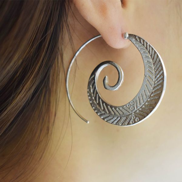 new design leaf swirl hoop earring for women brincos geometric earrings steampunk party jewelry bohemian bijoux pendientes, Golden;silver
new design leaf swirl hoop earring for women brincos geometric earrings steampunk party jewelry bohemian bijoux pendientes, Golden;silver