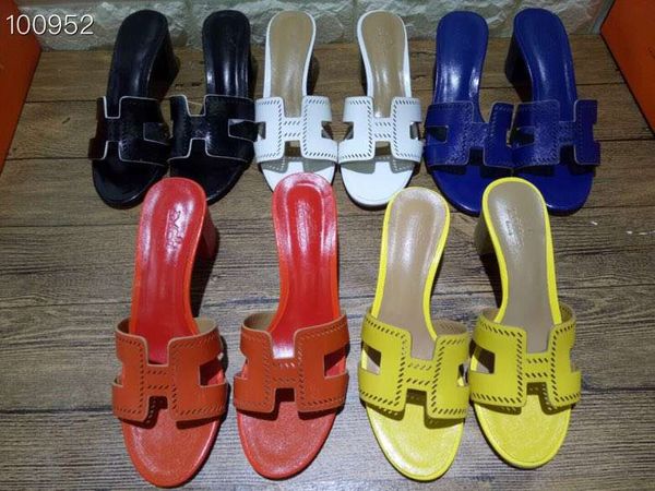 2019 Good quality genuine leather designer shoes leather women slippers embossed leather sandals European style brand shoes with boxes
2019 Good quality genuine leather designer shoes leather women slippers embossed leather sandals European style brand shoes with boxes