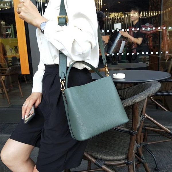 women's bag 2020 new layer cowhide simple fashion bucket bag portable messenger shoulder factory direct sales
women's bag 2020 new layer cowhide simple fashion bucket bag portable messenger shoulder factory direct sales