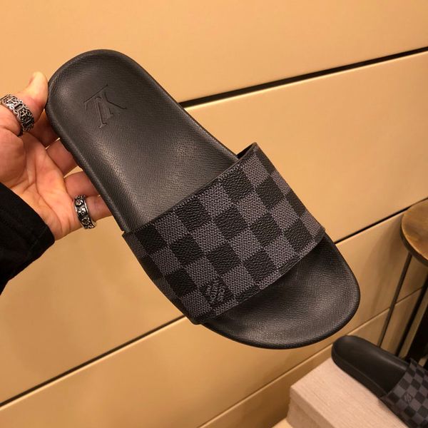 Fa hion lide andal lipper for men de igner andal printed leather cau al flip flop non lip ummer outdoor beach lipper with box
Fa hion lide andal lipper for men de igner andal printed leather cau al flip flop non lip ummer outdoor beach lipper with box