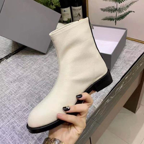 new silver zipper short ankle boots black and white fashion versatile high heel short boots size 35-39 original packaging
new silver zipper short ankle boots black and white fashion versatile high heel short boots size 35-39 original packaging