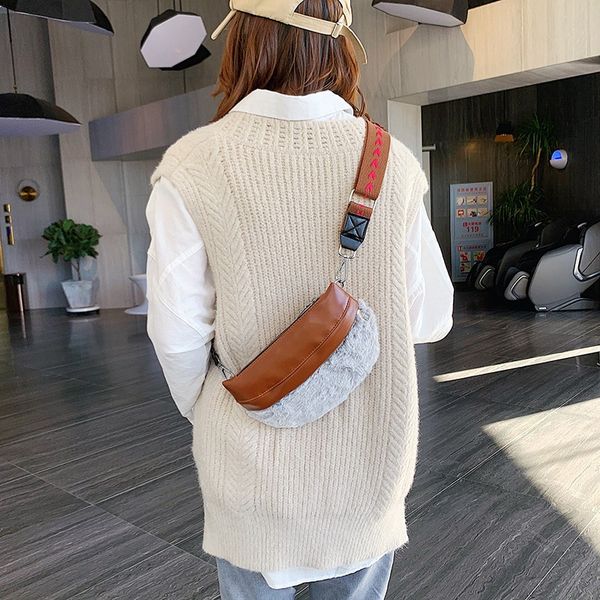2020 new women's waist bag fashionable pu leather and fleece combination women's messenger bag chain messenger
2020 new women's waist bag fashionable pu leather and fleece combination women's messenger bag chain messenger