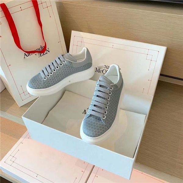 2020 men shoes fashion women shoes men's leather lace up platform oversized sole sneakers white black casual shoes with box size 36-45
2020 men shoes fashion women shoes men's leather lace up platform oversized sole sneakers white black casual shoes with box size 36-45
