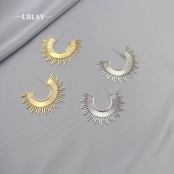 hoop & huggie 2021 gold silver alloy drop earrings for women exaggeration wedding simple fashion jewelry trend accessories, Golden;silver
hoop & huggie 2021 gold silver alloy drop earrings for women exaggeration wedding simple fashion jewelry trend accessories, Golden;silver