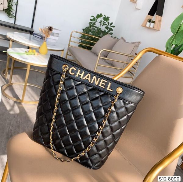 autumn fashion lady chain simple casual unique cool sense of large capacity size :28*31 cm
autumn fashion lady chain simple casual unique cool sense of large capacity size :28*31 cm