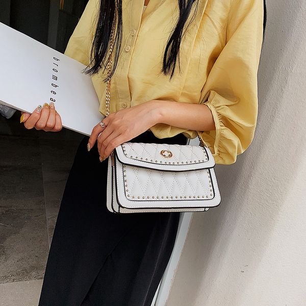 the new woman 2019 new korean version of the foreign gas chain embroidered thread one shoulder bag fashion 100 lap slanted bag
the new woman 2019 new korean version of the foreign gas chain embroidered thread one shoulder bag fashion 100 lap slanted bag