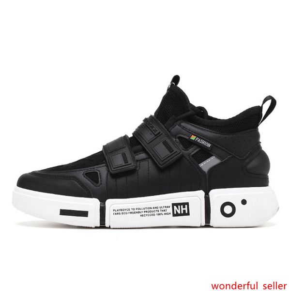 2020 fashion designer shoes triple s sneakers cool sole stitching wild sneakers three color men running outdoor shoes
2020 fashion designer shoes triple s sneakers cool sole stitching wild sneakers three color men running outdoor shoes