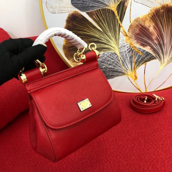 dhl wild retro handbag women's fashion shoulder messenger bag designer leather dinner champagne bag hollow embroidered chain mini 14.5c
dhl wild retro handbag women's fashion shoulder messenger bag designer leather dinner champagne bag hollow embroidered chain mini 14.5c