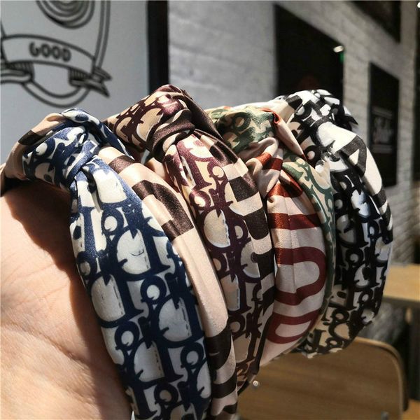 группы новых корея волос для женщин глава bow knot hairband крест узел волосы женщины обруча простые девушки оголовье аксессуары для волос, Silver
группы новых корея волос для женщин глава bow knot hairband крест узел волосы женщины обруча простые девушки оголовье аксессуары для волос, Silver
