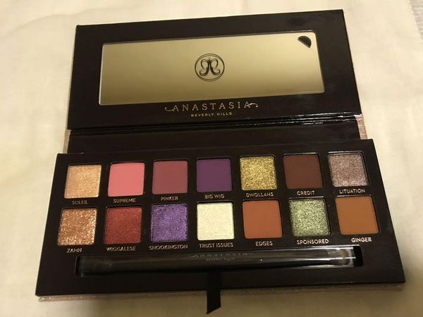 14 color eye makeup ribbon couture hollywood glam eyeshadow palette 14 eye shadow for 0.392 oz
14 color eye makeup ribbon couture hollywood glam eyeshadow palette 14 eye shadow for 0.392 oz