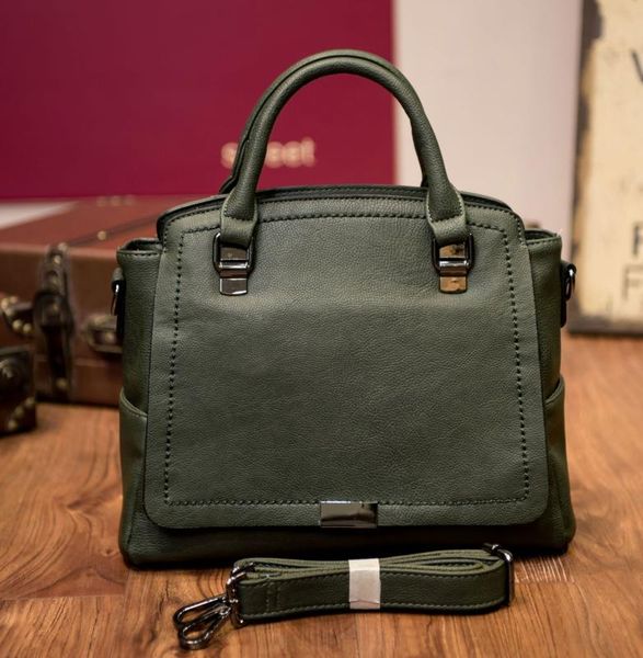 простая кожаная женская сумка 2019 новая сумка messenger bag европейский и американский стиль
простая кожаная женская сумка 2019 новая сумка messenger bag европейский и американский стиль