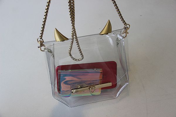2020 new women's transparent shoulder bag jelly bag devil horn design crossbody ladies laser crossbody mini chain
2020 new women's transparent shoulder bag jelly bag devil horn design crossbody ladies laser crossbody mini chain