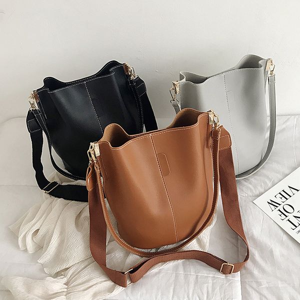 messenger bag women bucket bag shoulder women handbags bags 2020 large capacity retro handbags type
messenger bag women bucket bag shoulder women handbags bags 2020 large capacity retro handbags type