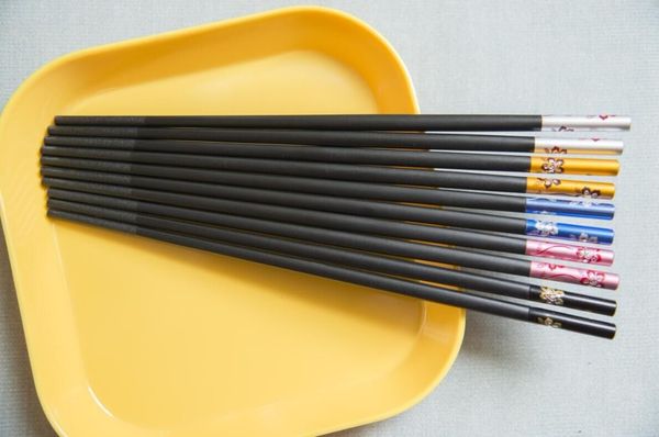 household heat resistant, non - moldy, non - slippery chopsticks 5 pair of solid wood high grade chopsticks set
household heat resistant, non - moldy, non - slippery chopsticks 5 pair of solid wood high grade chopsticks set