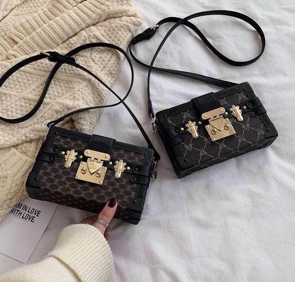 designer-2020 clutch box original handbags evening bags excellent quality leather purse petite malle box messenger shoulder bag
designer-2020 clutch box original handbags evening bags excellent quality leather purse petite malle box messenger shoulder bag
