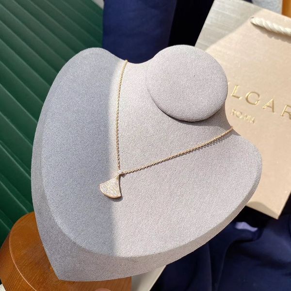 new full zircon small fan necklace silver color temperament female models fashion wild fan pendant clavicle chain goddess gift jewelry
new full zircon small fan necklace silver color temperament female models fashion wild fan pendant clavicle chain goddess gift jewelry